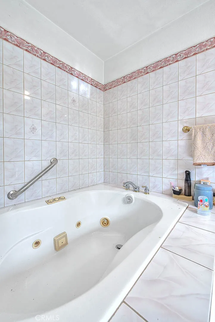 Los Angeles, California 90044, United States, 3 Bedrooms Bedrooms, ,2 BathroomsBathrooms,Residential,Active,237129