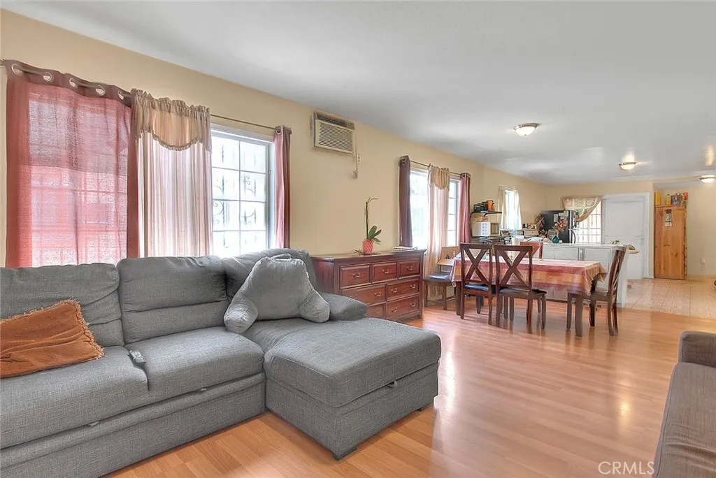 Los Angeles, California 90044, United States, 3 Bedrooms Bedrooms, ,2 BathroomsBathrooms,Residential,Active,237129