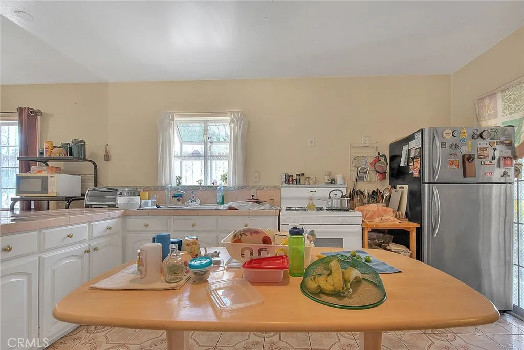 Los Angeles, California 90044, United States, 3 Bedrooms Bedrooms, ,2 BathroomsBathrooms,Residential,Active,237129