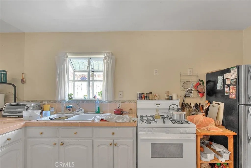 Los Angeles, California 90044, United States, 3 Bedrooms Bedrooms, ,2 BathroomsBathrooms,Residential,Active,237129