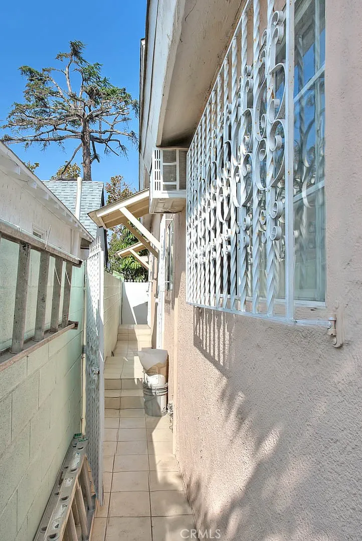 Los Angeles, California 90044, United States, 3 Bedrooms Bedrooms, ,2 BathroomsBathrooms,Residential,Active,237129