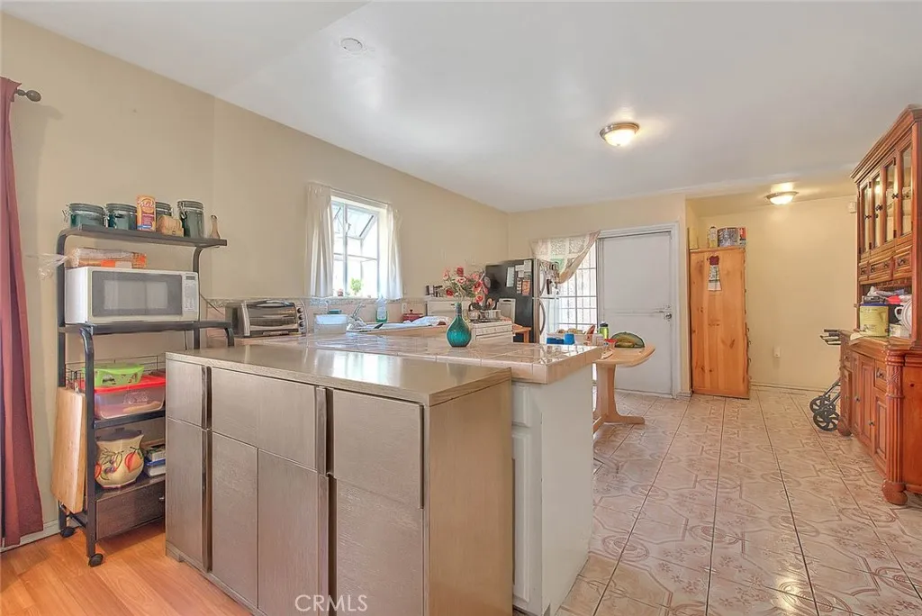 Los Angeles, California 90044, United States, 3 Bedrooms Bedrooms, ,2 BathroomsBathrooms,Residential,Active,237129