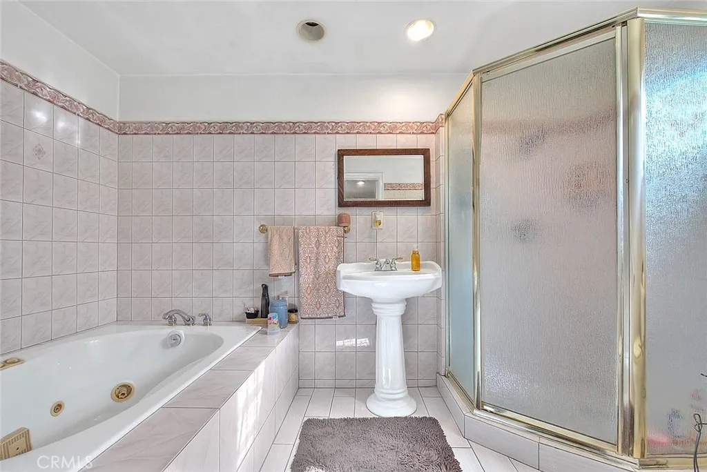 Los Angeles, California 90044, United States, 3 Bedrooms Bedrooms, ,2 BathroomsBathrooms,Residential,Active,237129