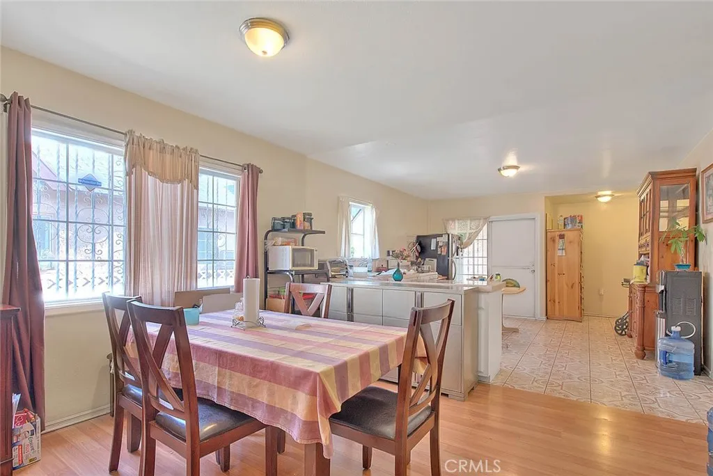 Los Angeles, California 90044, United States, 3 Bedrooms Bedrooms, ,2 BathroomsBathrooms,Residential,Active,237129