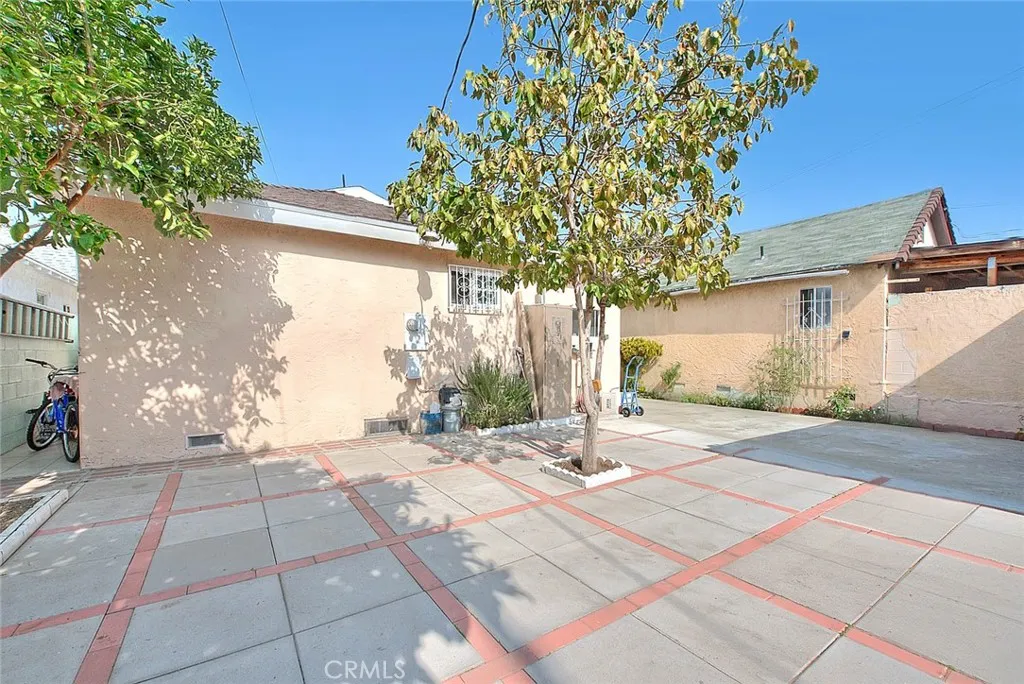 Los Angeles, California 90044, United States, 3 Bedrooms Bedrooms, ,2 BathroomsBathrooms,Residential,Active,237129