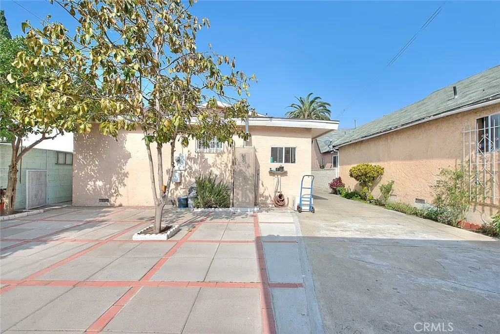 Los Angeles, California 90044, United States, 3 Bedrooms Bedrooms, ,2 BathroomsBathrooms,Residential,Active,237129