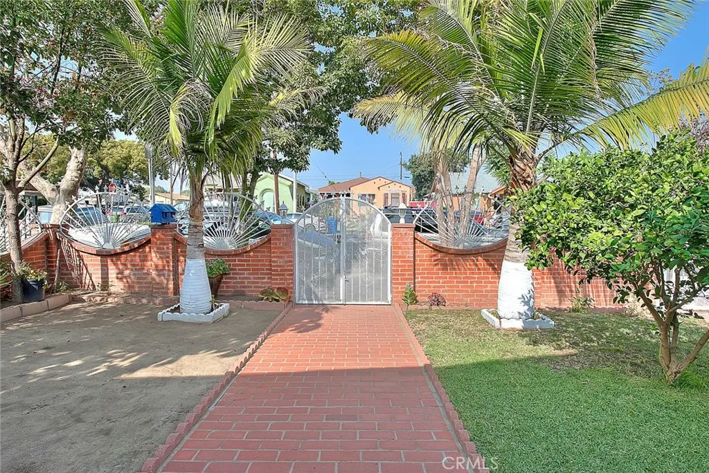 Los Angeles, California 90044, United States, 3 Bedrooms Bedrooms, ,2 BathroomsBathrooms,Residential,Active,237129