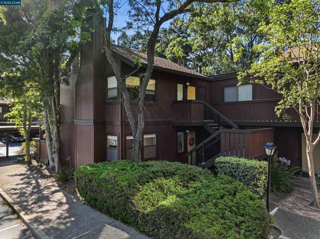 820 Camelback Place
