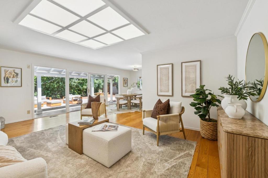 1114 Laureles Drive