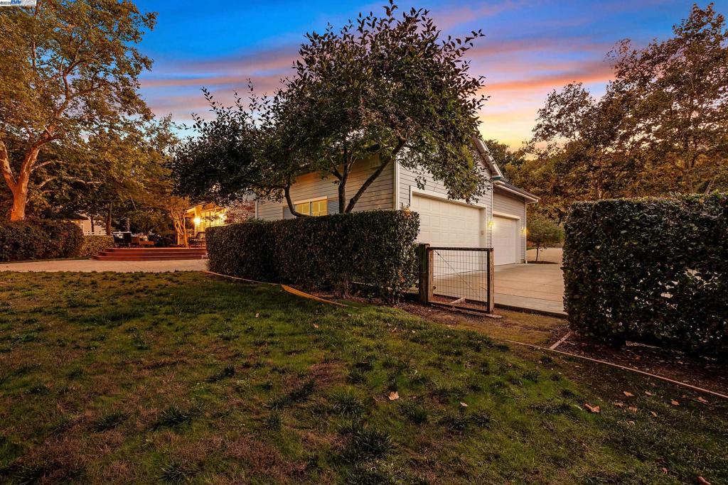 OAK TREE FARMS - Residential