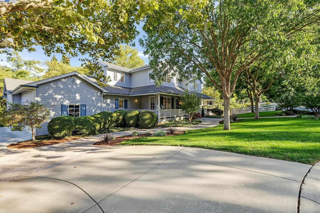 OAK TREE FARMS - Residential