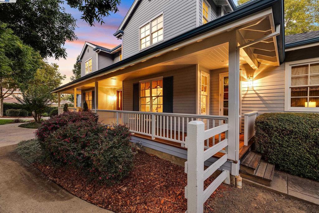 OAK TREE FARMS - Residential