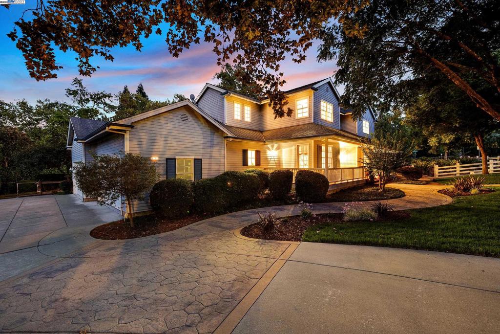 OAK TREE FARMS - Residential
