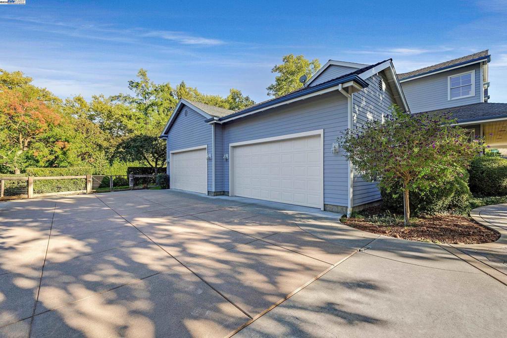 OAK TREE FARMS - Residential