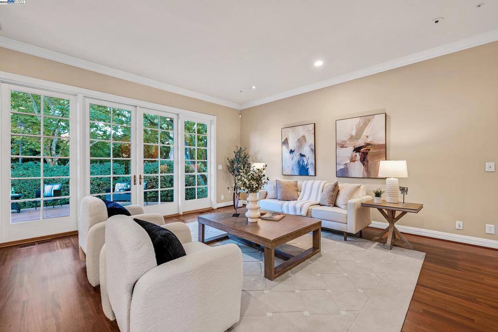 OAK TREE FARMS - Residential
