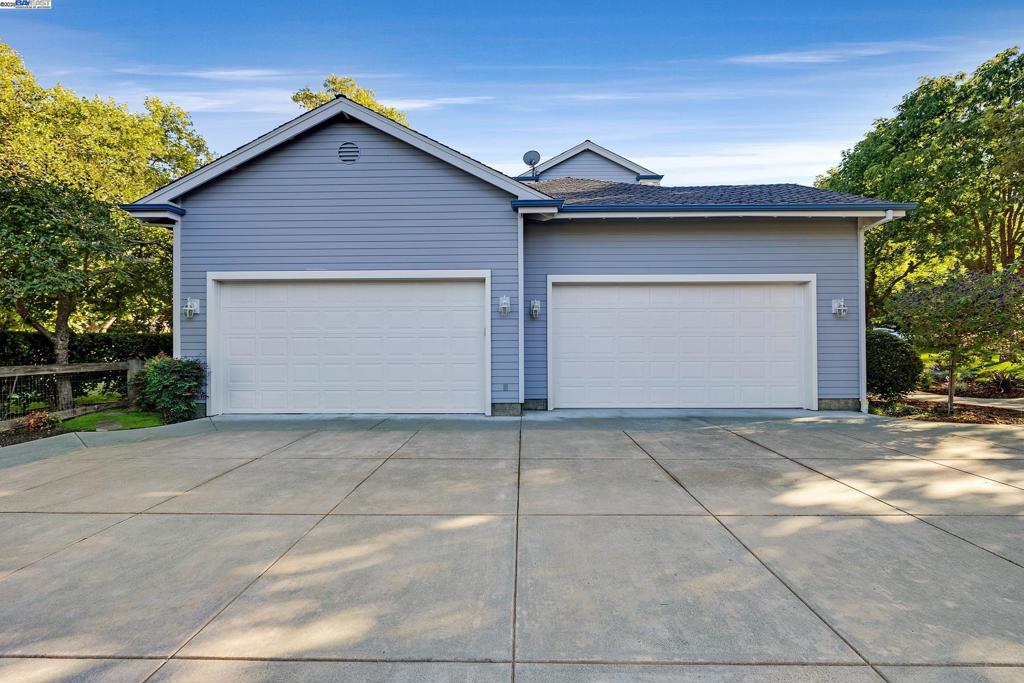 OAK TREE FARMS - Residential