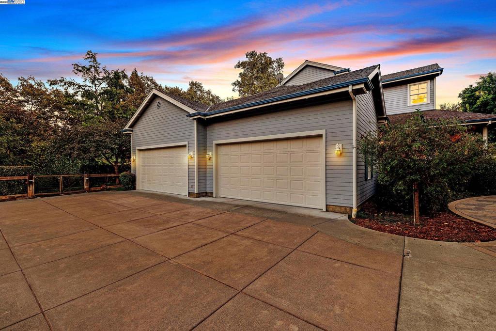 OAK TREE FARMS - Residential