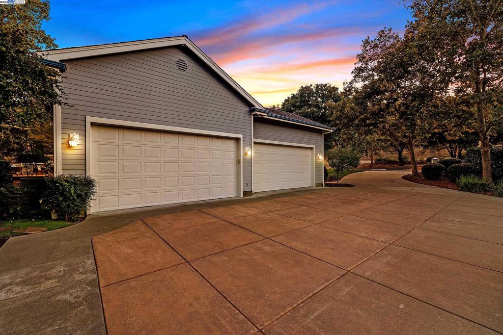 OAK TREE FARMS - Residential