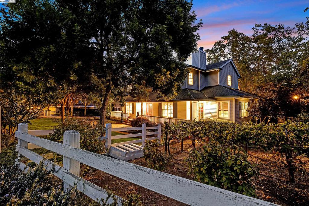 OAK TREE FARMS - Residential