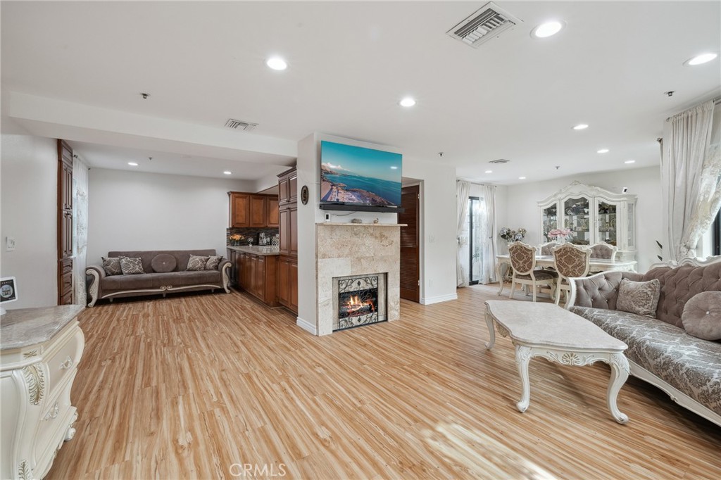 301 W Loraine Street 3