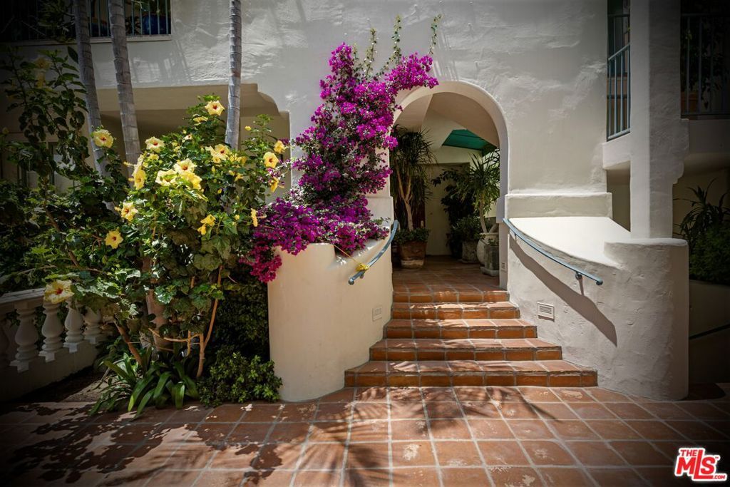 Photo of 15500 W Sunset Boulevard #301, Pacific Palisades, CA 90272 (MLS # 25534113)
