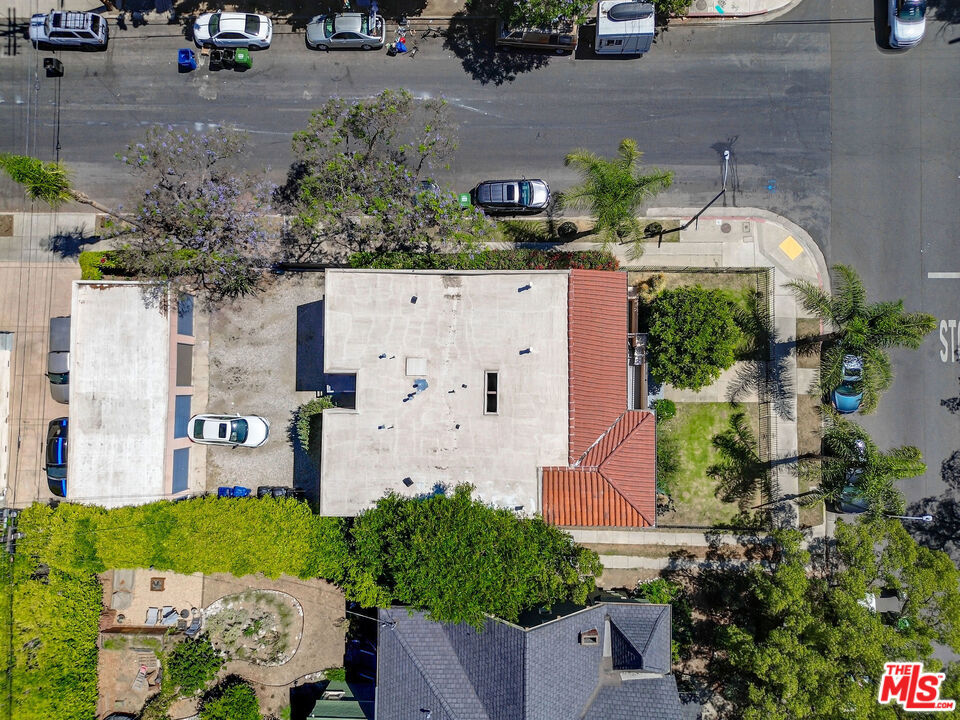 2656 Kenwood Avenue
