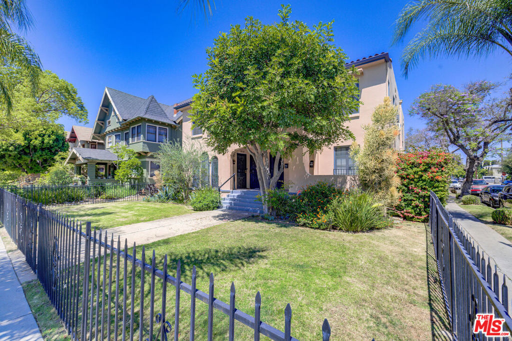 2656 Kenwood Avenue