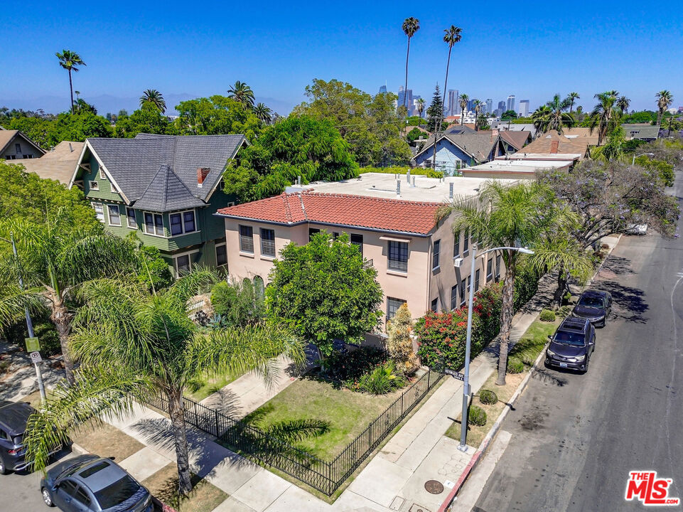 2656 Kenwood Avenue
