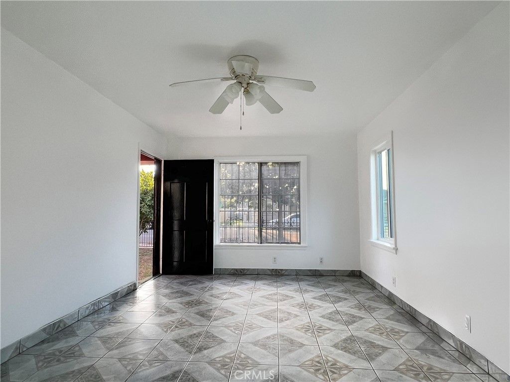 Photo of 3030 Caspian Avenue, Long Beach, CA 90810 (MLS # CV25245174)