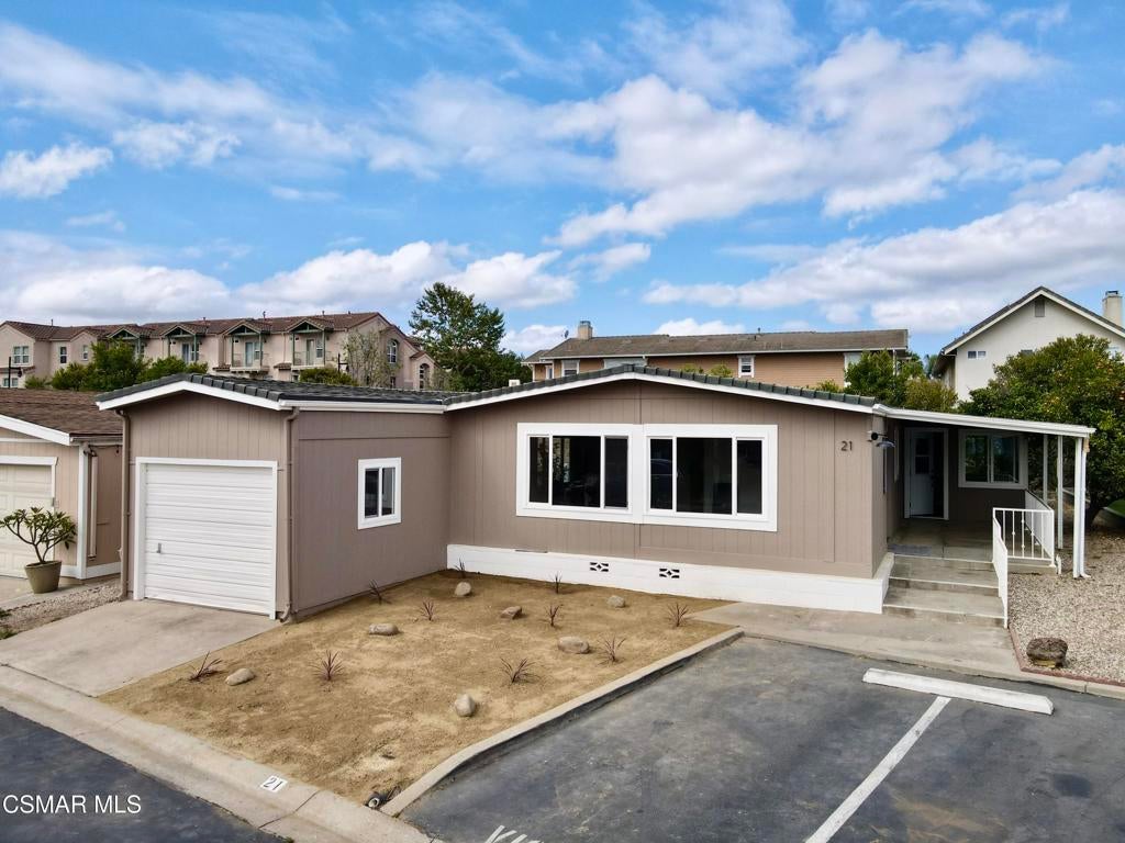21 Poinsettia Gardens Drive 21