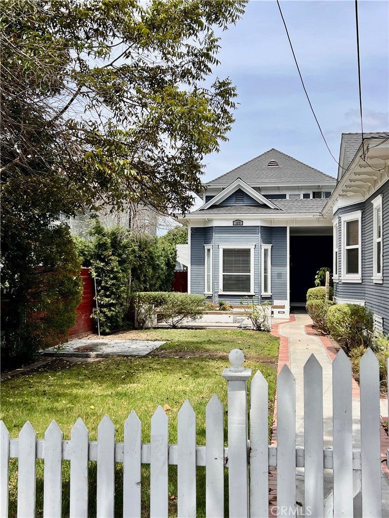 129 W Palmyra