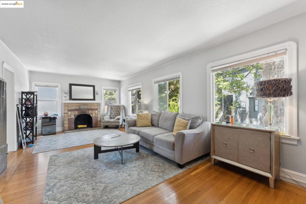 BELLA VISTA HILL - Residential