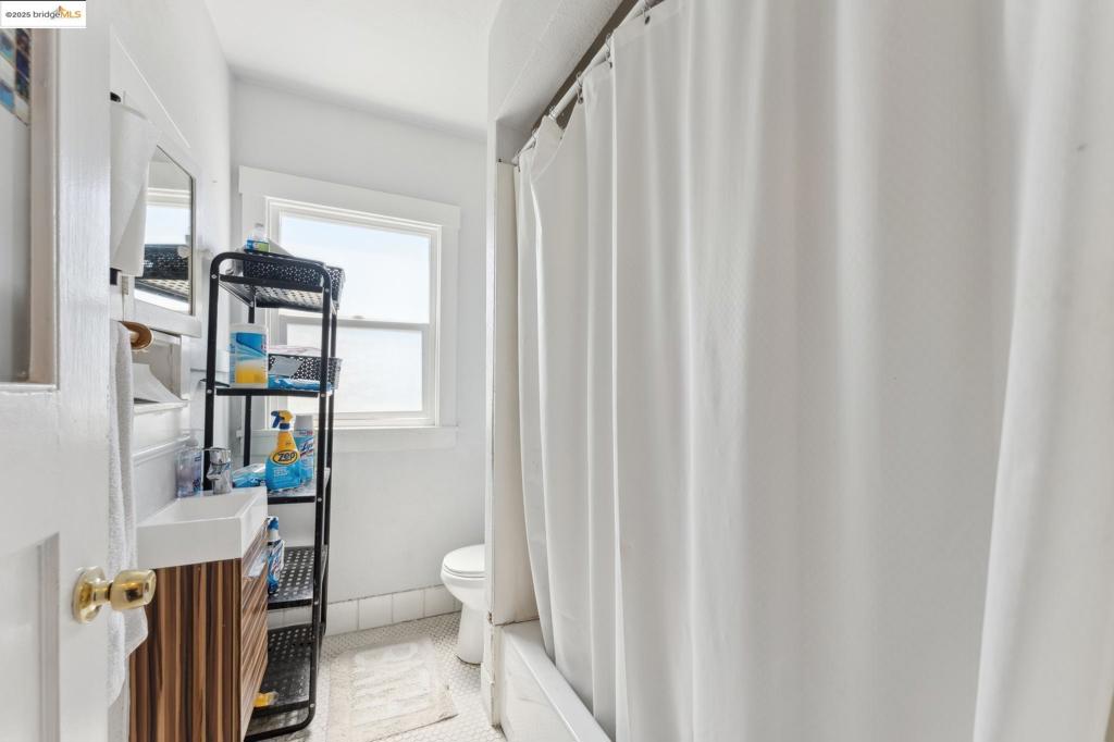 BELLA VISTA HILL - Residential