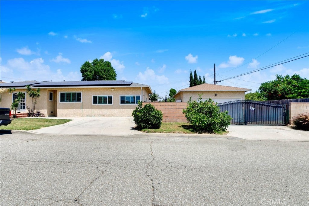1606 E Rowland Avenue