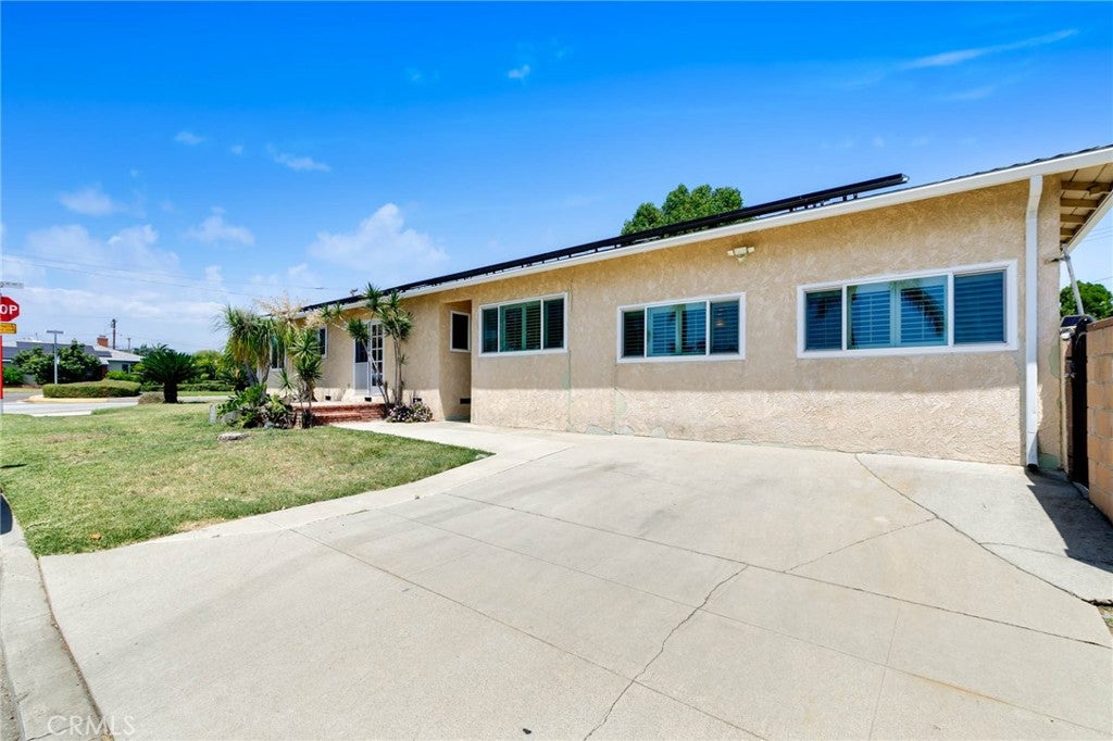 1606 E Rowland Avenue