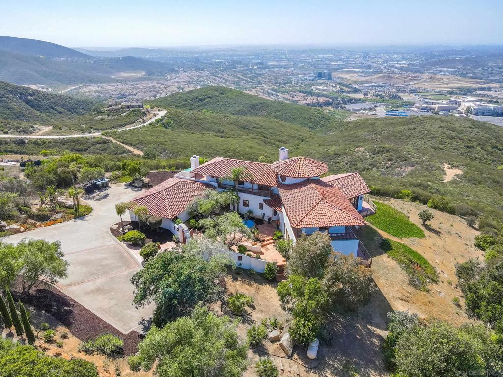 859 Cocos Dr