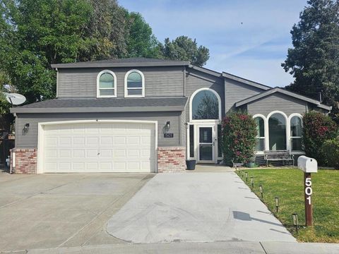 Photo of 501 Bobbys Lane, Hollister, CA 95023 (MLS # ML82041646)