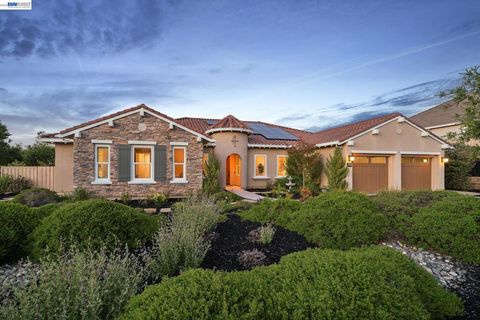 Photo of 2383 Silver Oaks Ln Ln, Pleasanton, CA 94566 (MLS # 41131286)