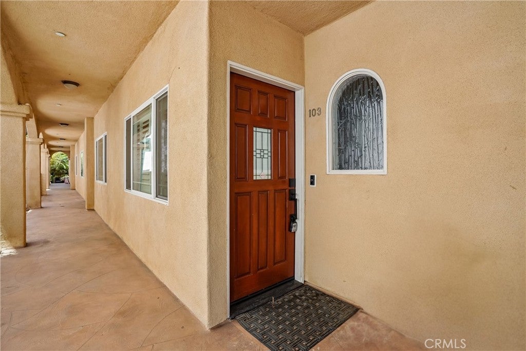 1536 Hi Point Street 103, Los Angeles CA 90035