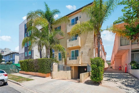 Photo of 1536 Hi Point Street, Los Angeles, CA 90035 (MLS # SR26157334)