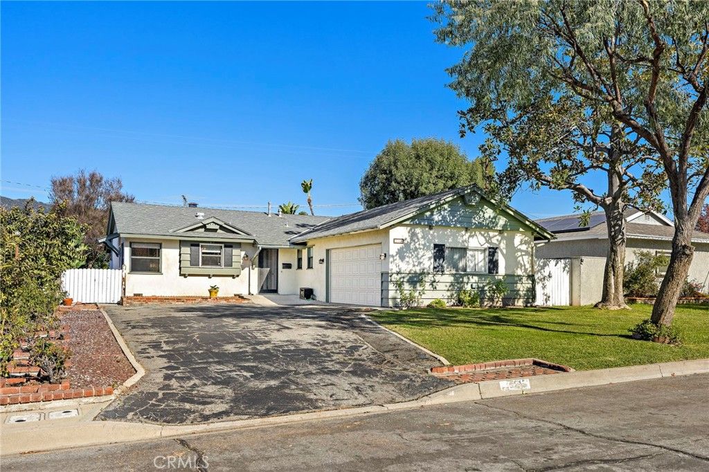 Photo of 215 E Haltern Ave, Glendora, CA 91740 (MLS # CV26011137)