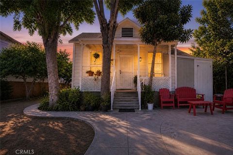 Photo of 129 N Hagar St, San Fernando, CA 91340 (MLS # SR26094887)