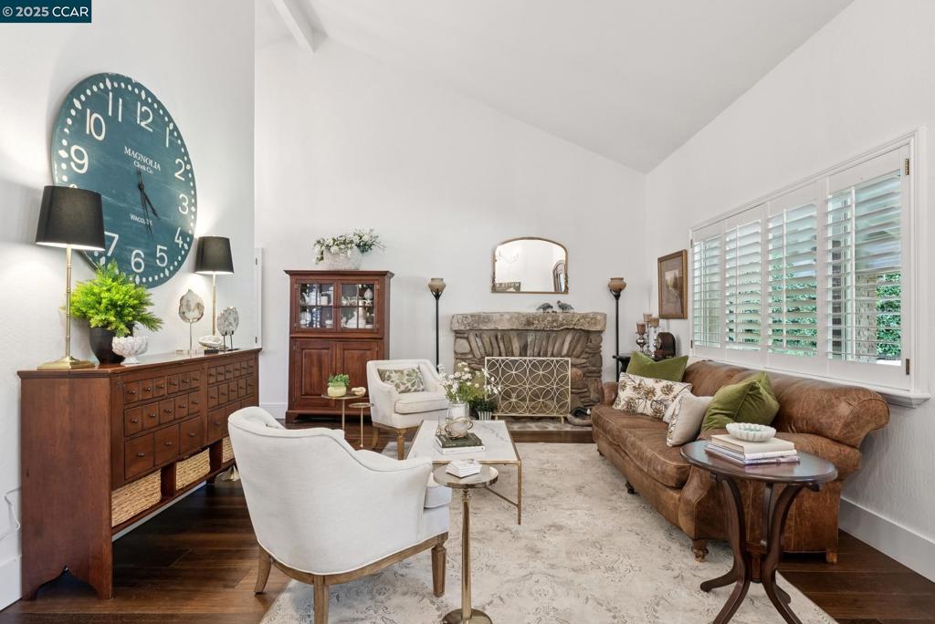 HIDDEN OAKS - Residential