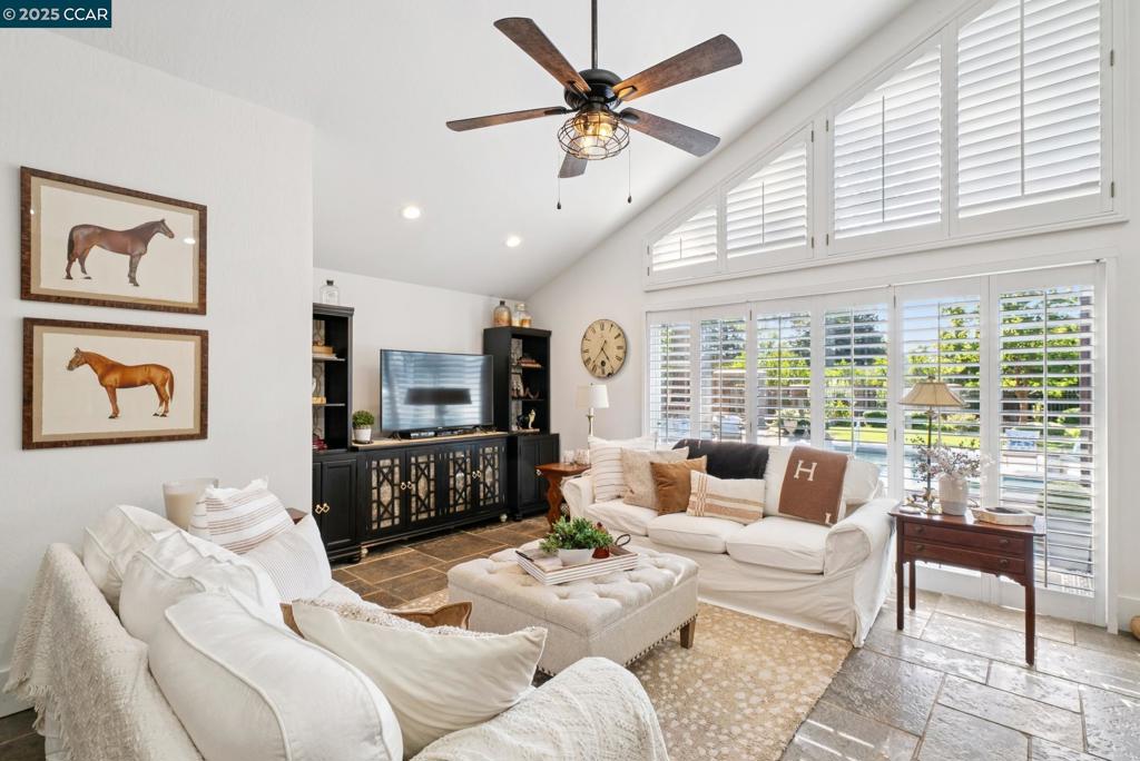 HIDDEN OAKS - Residential
