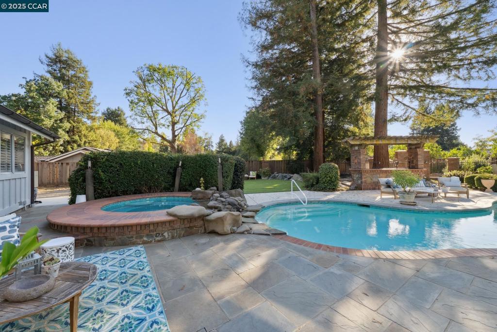 HIDDEN OAKS - Residential
