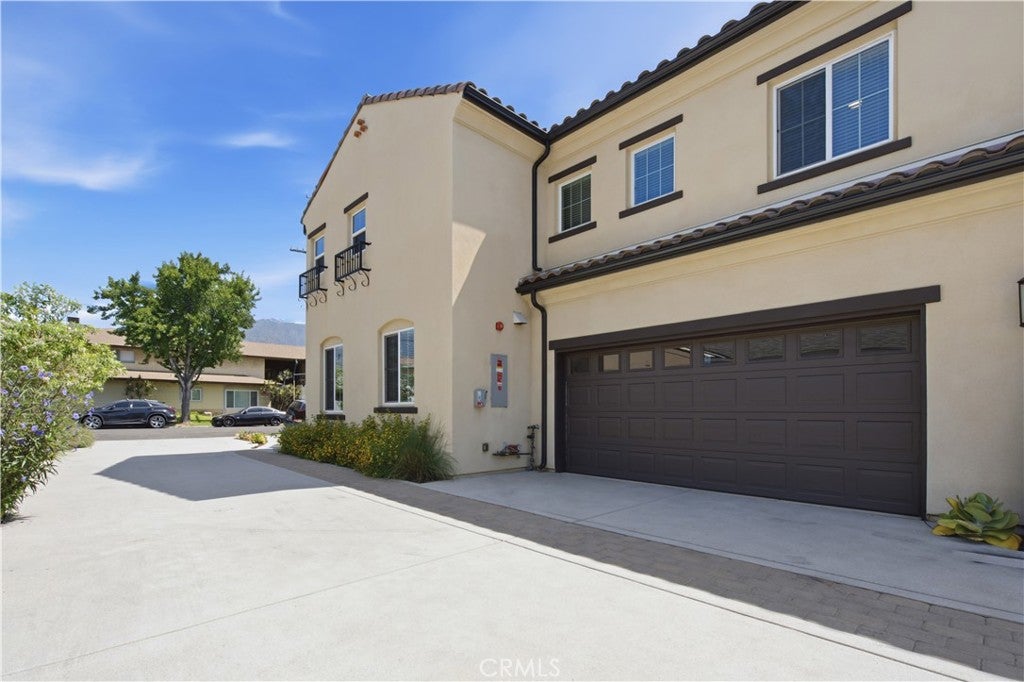 872 W Walnut Avenue A