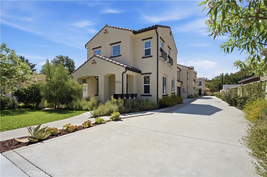872 W Walnut Avenue A, Monrovia CA 91016