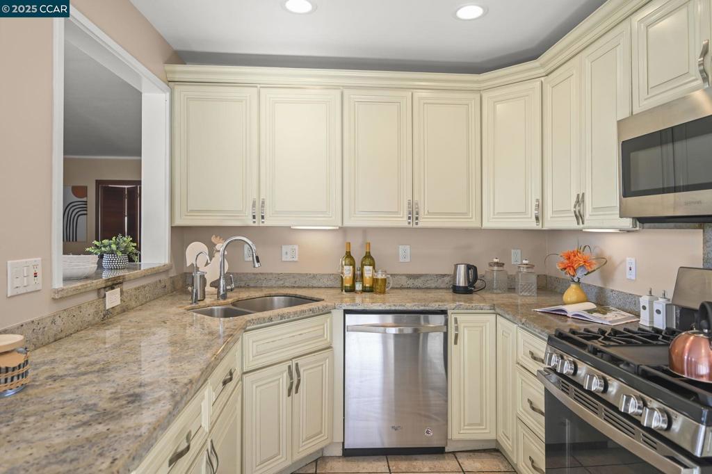 MIRAVISTA HIGHLS - Residential