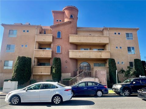 Photo of 1515 Grismer Avenue #102, Burbank, CA 91504 (MLS # GD25275812)