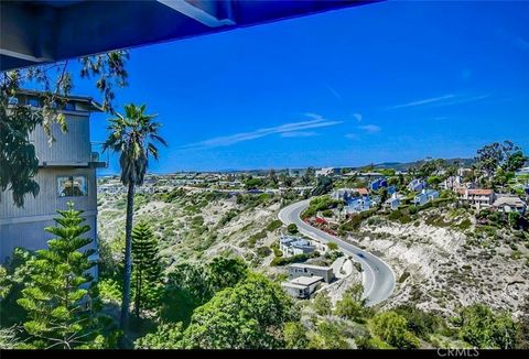 Photo of 2370 Temple Hills Dr Dr, Laguna Beach, CA 92651 (MLS # LG26034517)